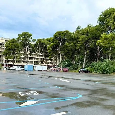 Apartsalou Masia * 살루
