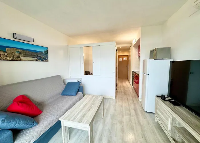 아파트 Apartsalou Masia