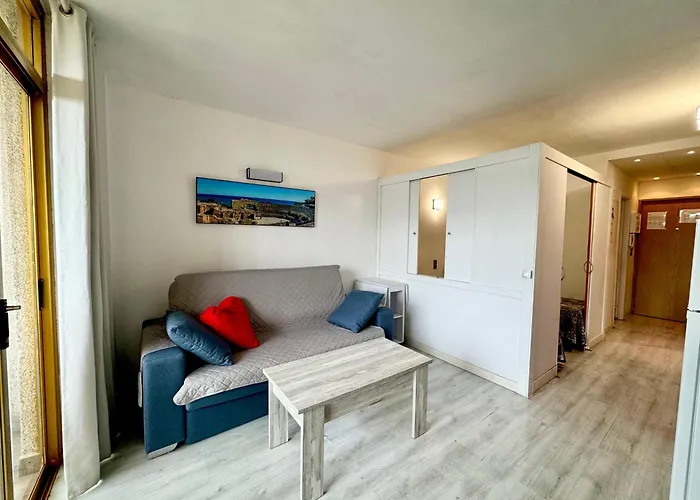Apartsalou Masia * 살루